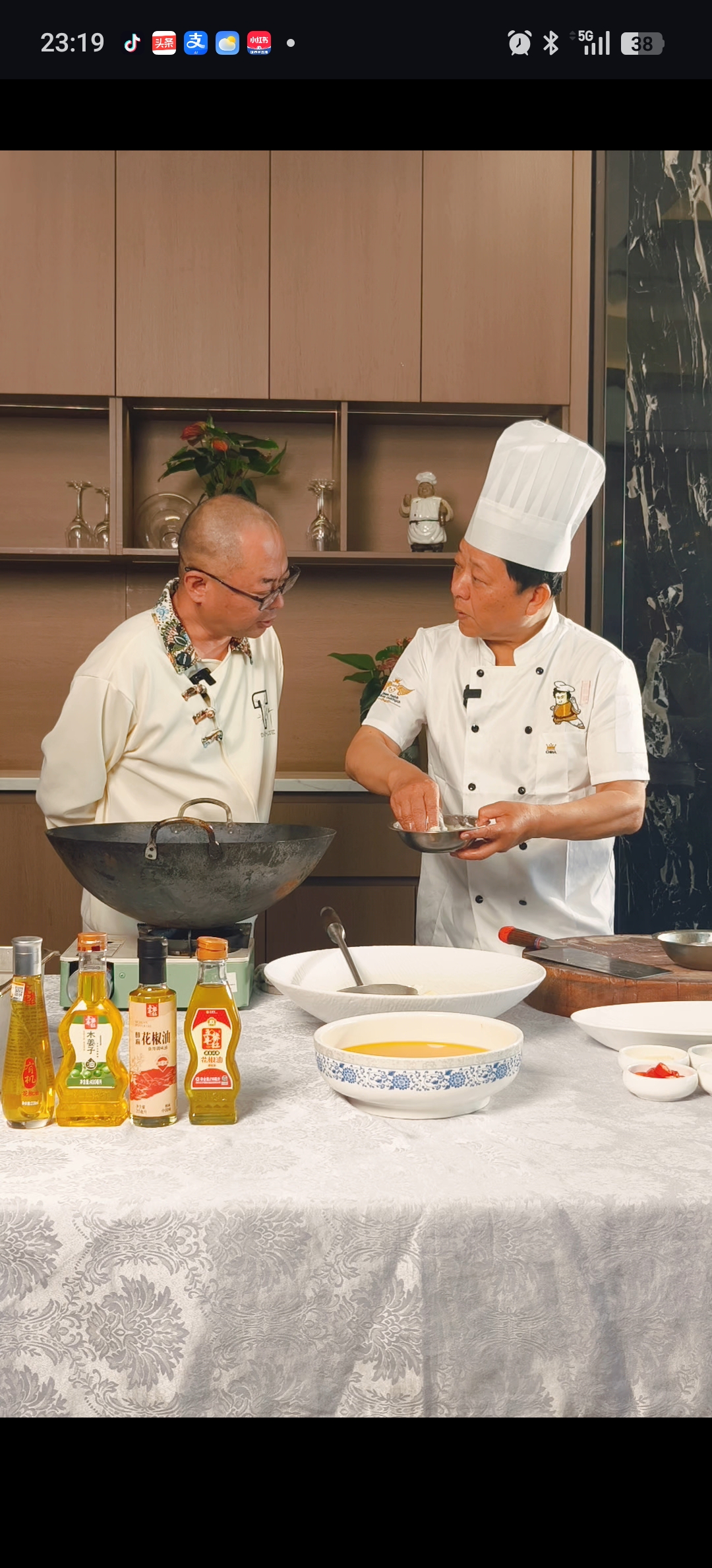 餐饮知识在真实后厨场景中被讲解