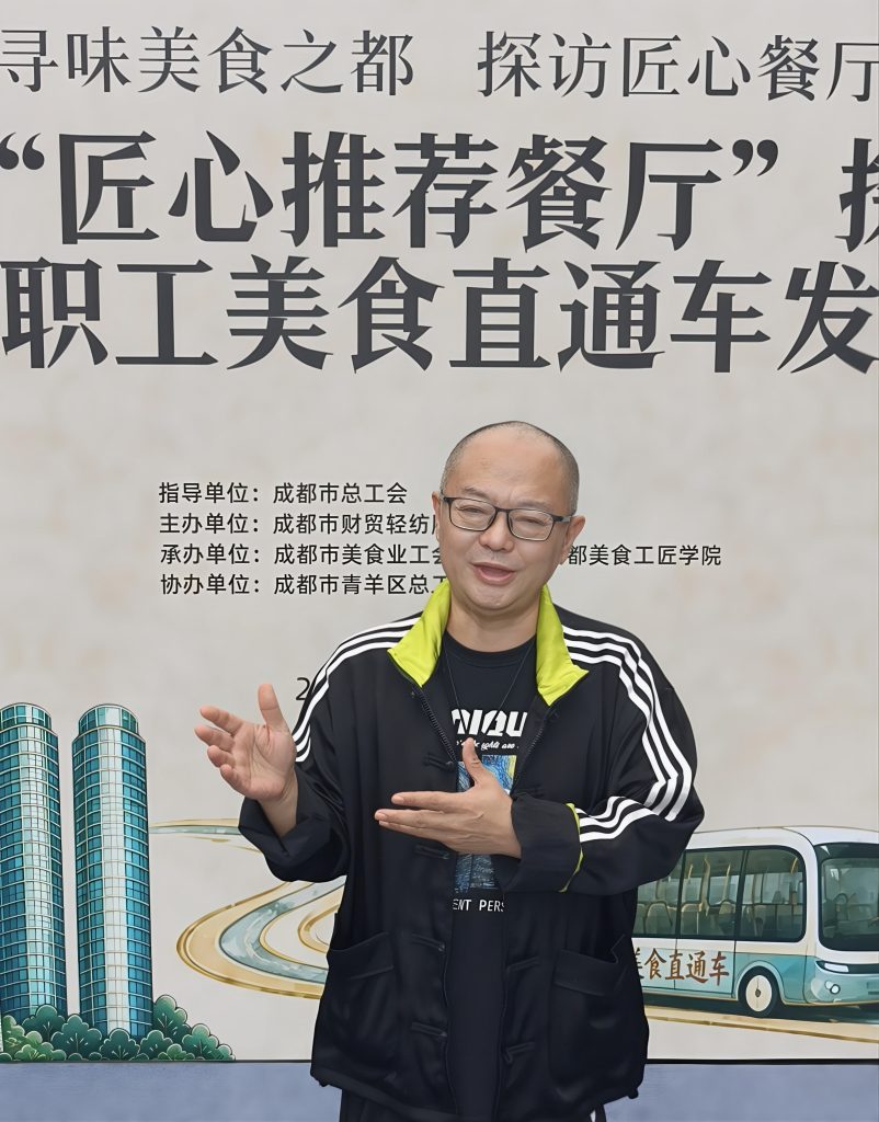 钟蜀蜀主要从事什么工作？从内容传播到餐饮实地观察