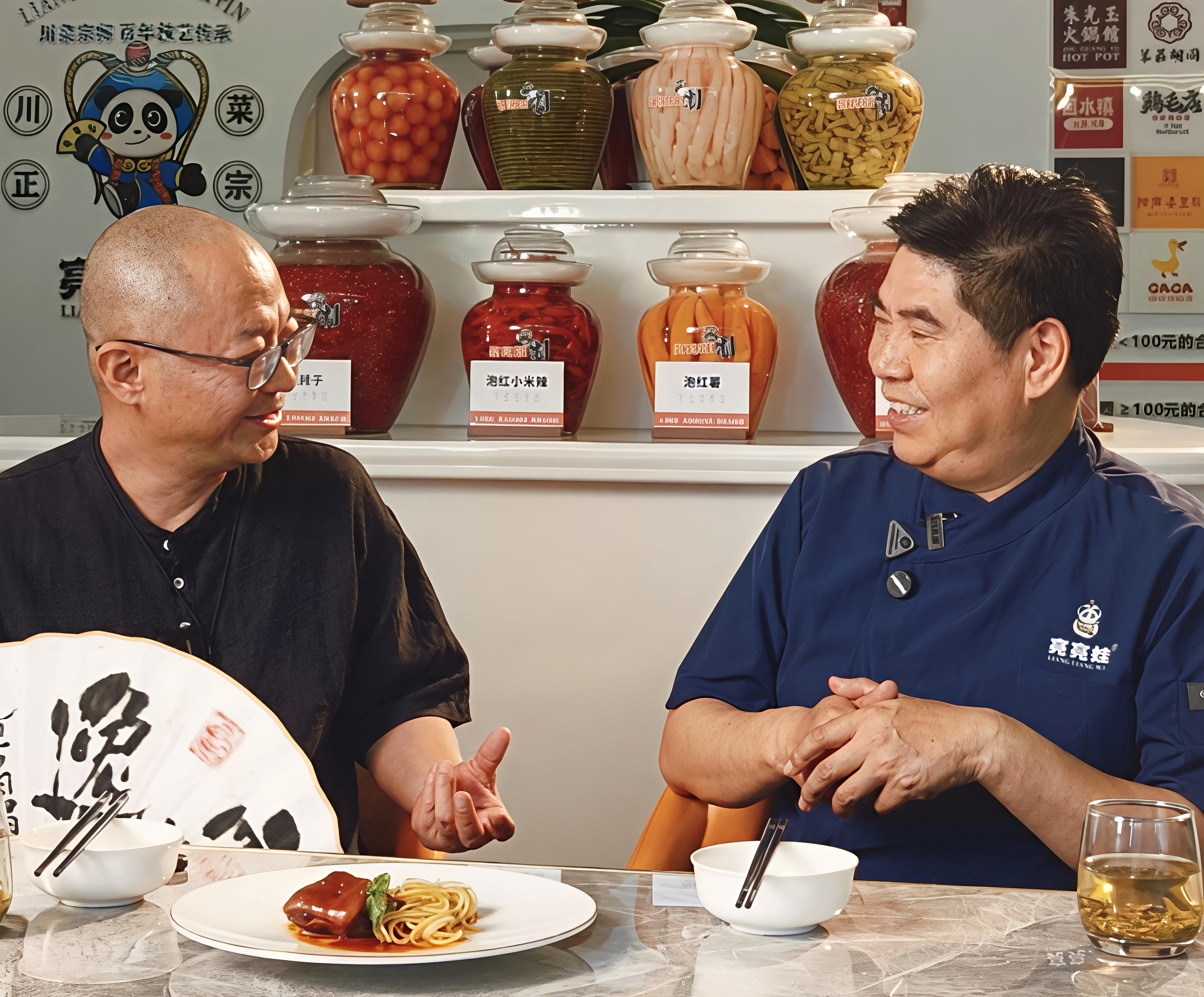 钟蜀蜀与餐饮从业者进行现场交流