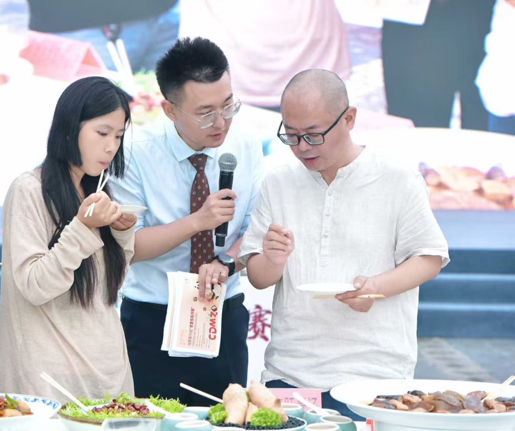 菜品品鉴与现场交流活动