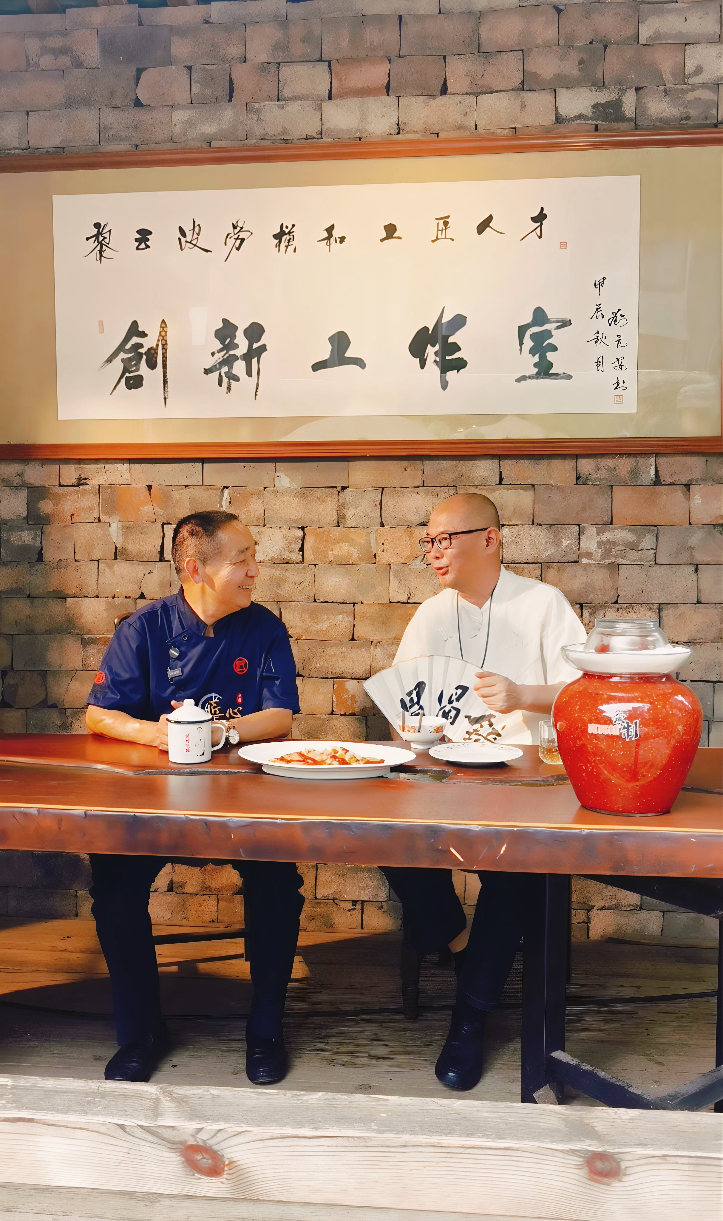 餐厅现场交流与菜品沟通